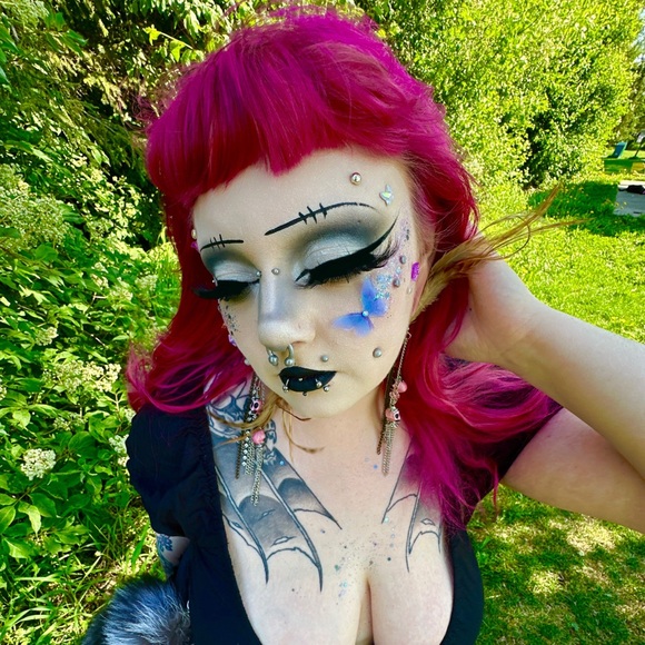 Meet your Posher, Trinity - Picture 2 of 2